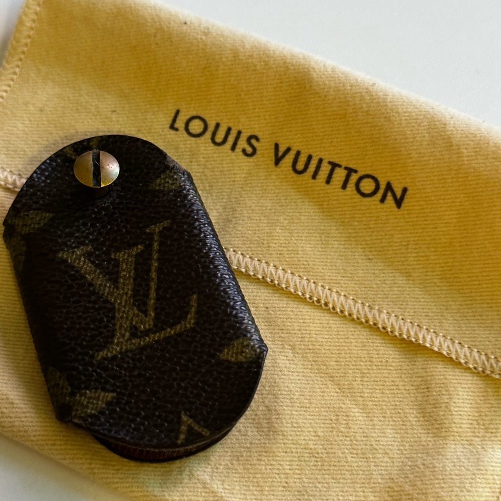 VERY RARE Authentic Vintage Louis Vuitton Monogram Leather Key Ring Holder